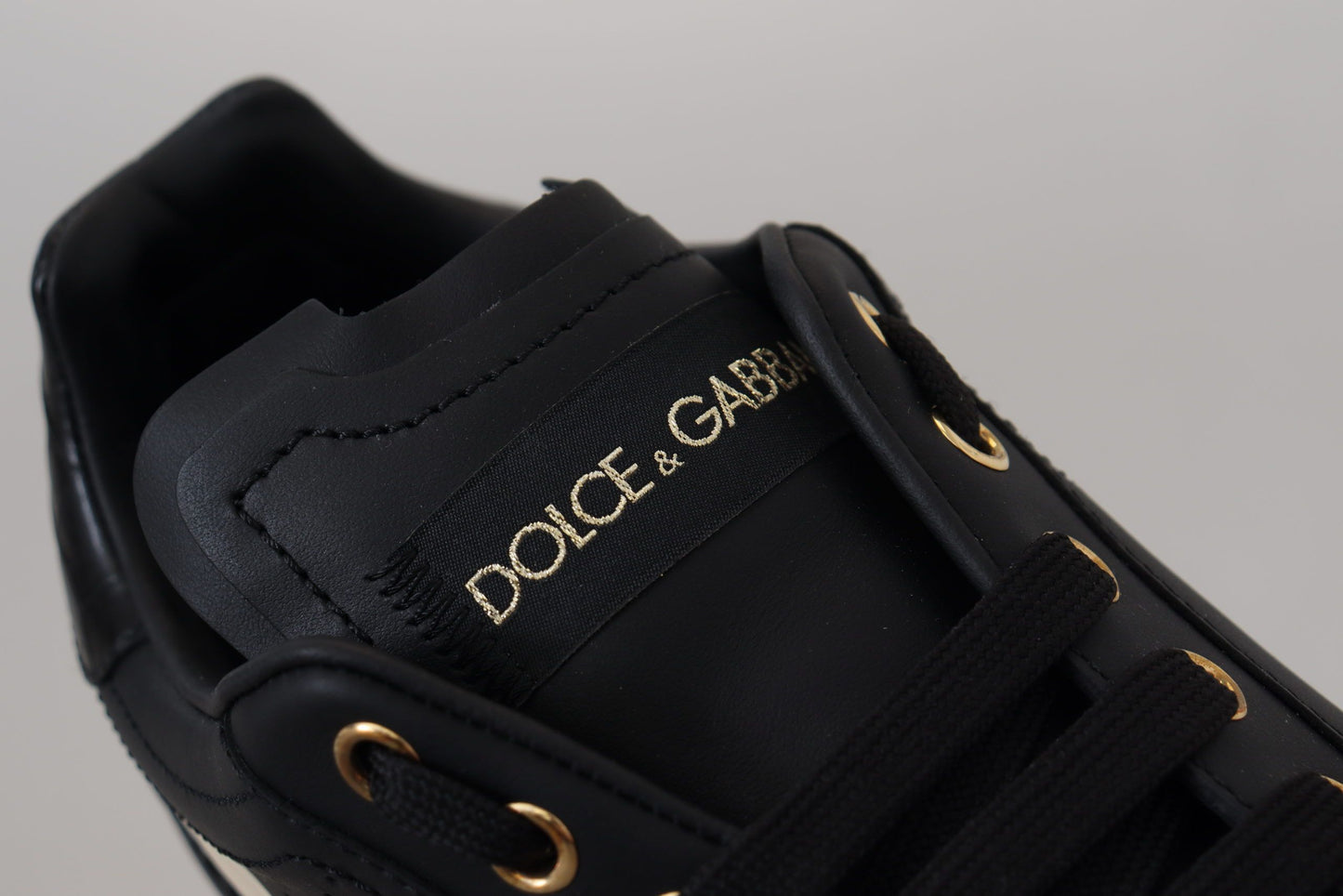 Elegant Black Leather Low Top Sneakers