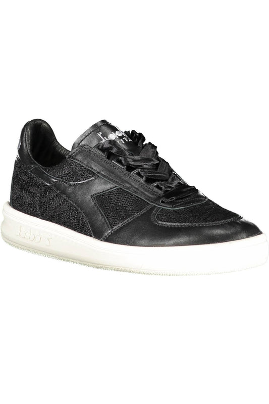 Sleek Black Sports Sneakers with Contrasting Details