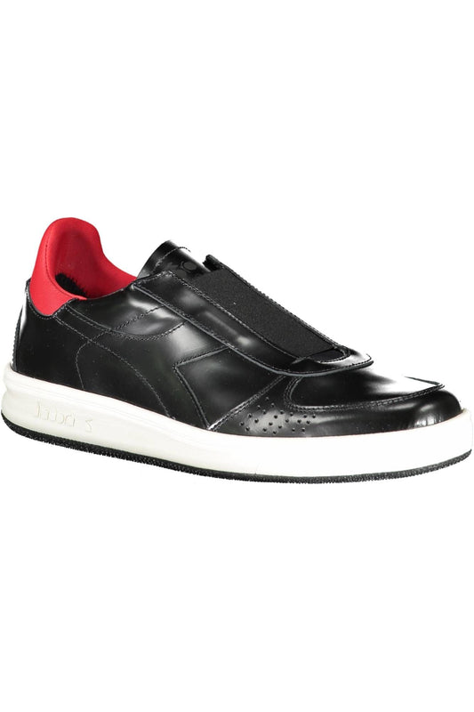 Sleek Black Sports Sneakers With Contrasting Sole