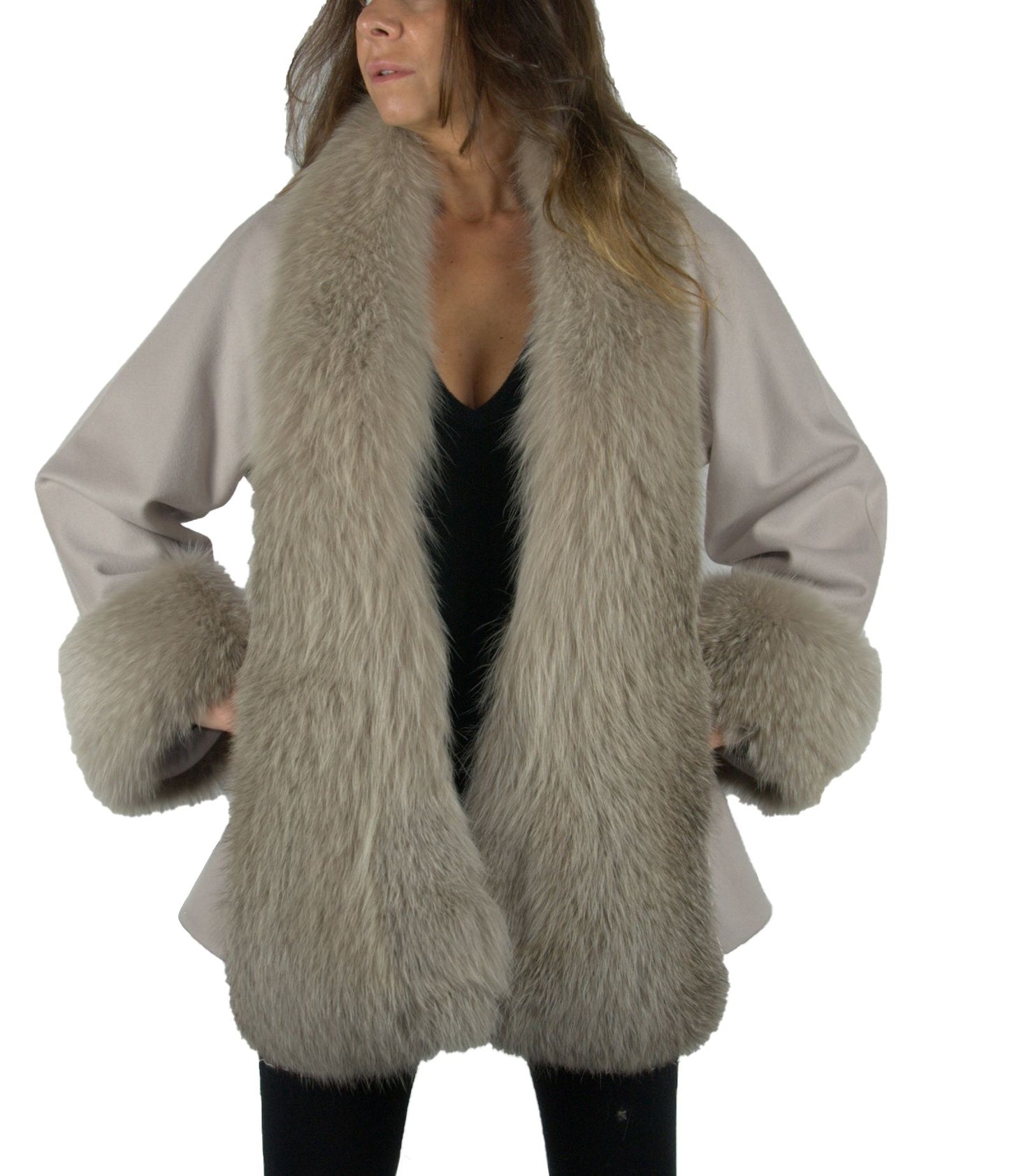 Elegant Beige Coat with Luxe Fox Fur Trim