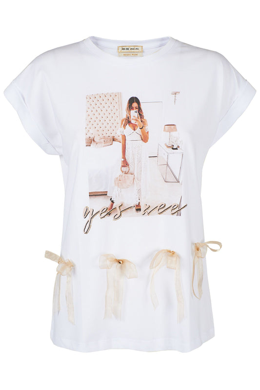 Chic White Cotton Tee with Signature Detail