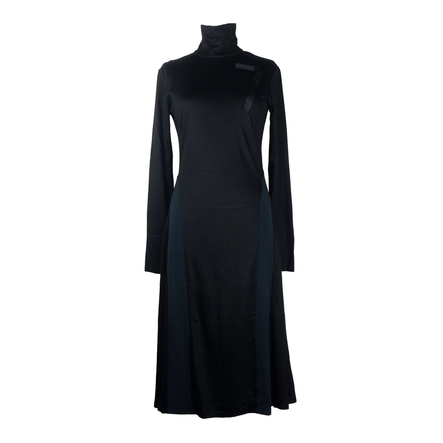 Elegant Long-Sleeved Dress with Ribbon Detail
