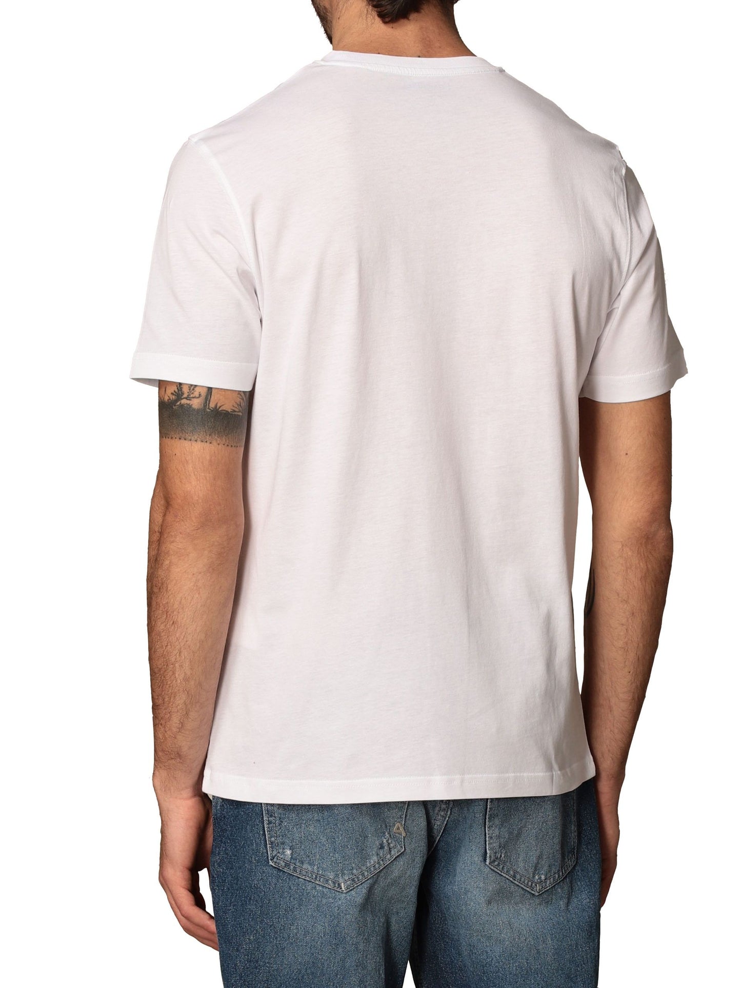 Crisp White Casual Cotton Tee with Contrasting Logo