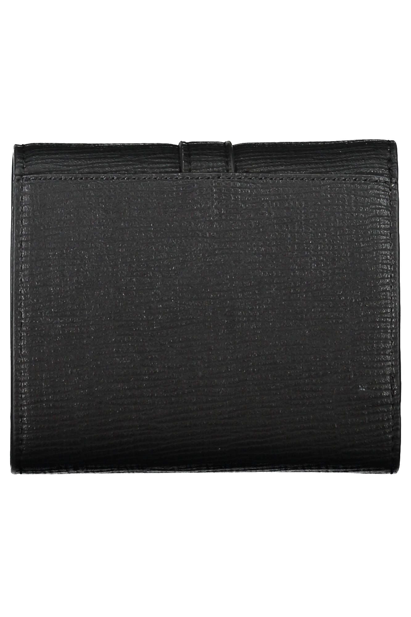 Chic Black Zip Wallet with Contrasting Details