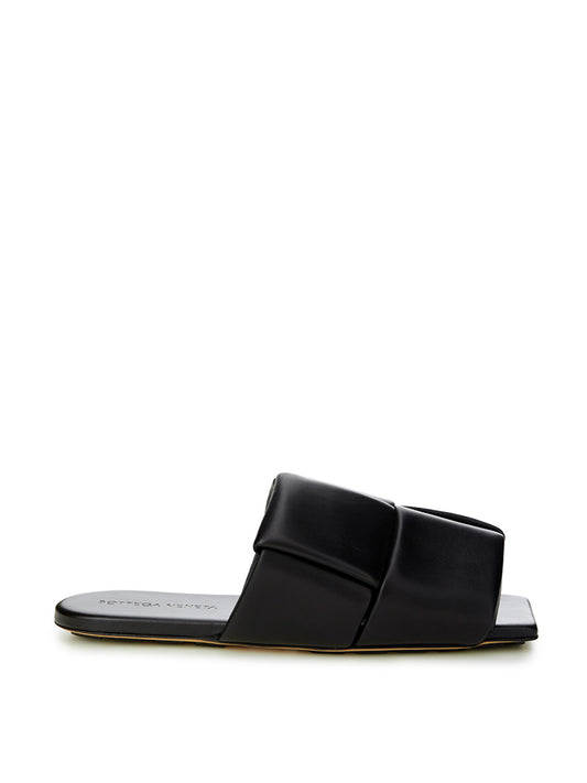 Chic Black Leather Maxi Intreccio Slipper