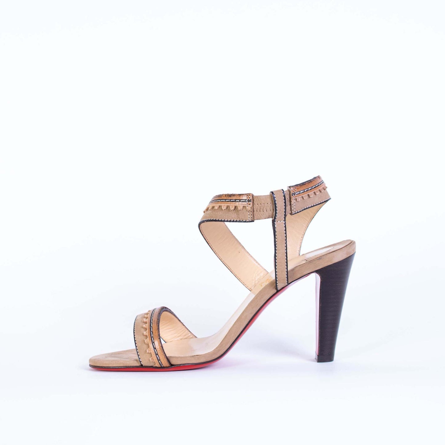 Elegant Suede Sandals with Leather Details