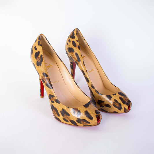 Elegant Leopard Print Leather Pumps