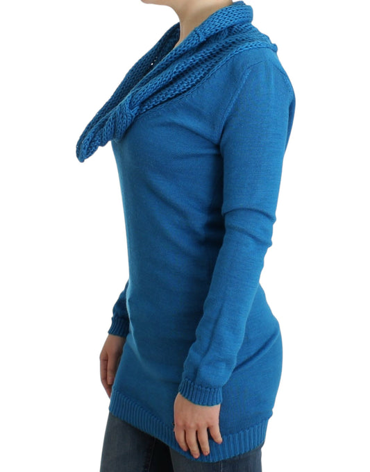 Blue knitted scoopneck sweater