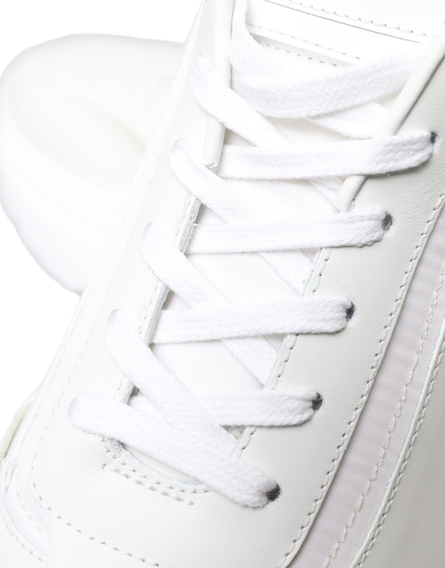 Elegant White DAYMASTER Casual Sneakers