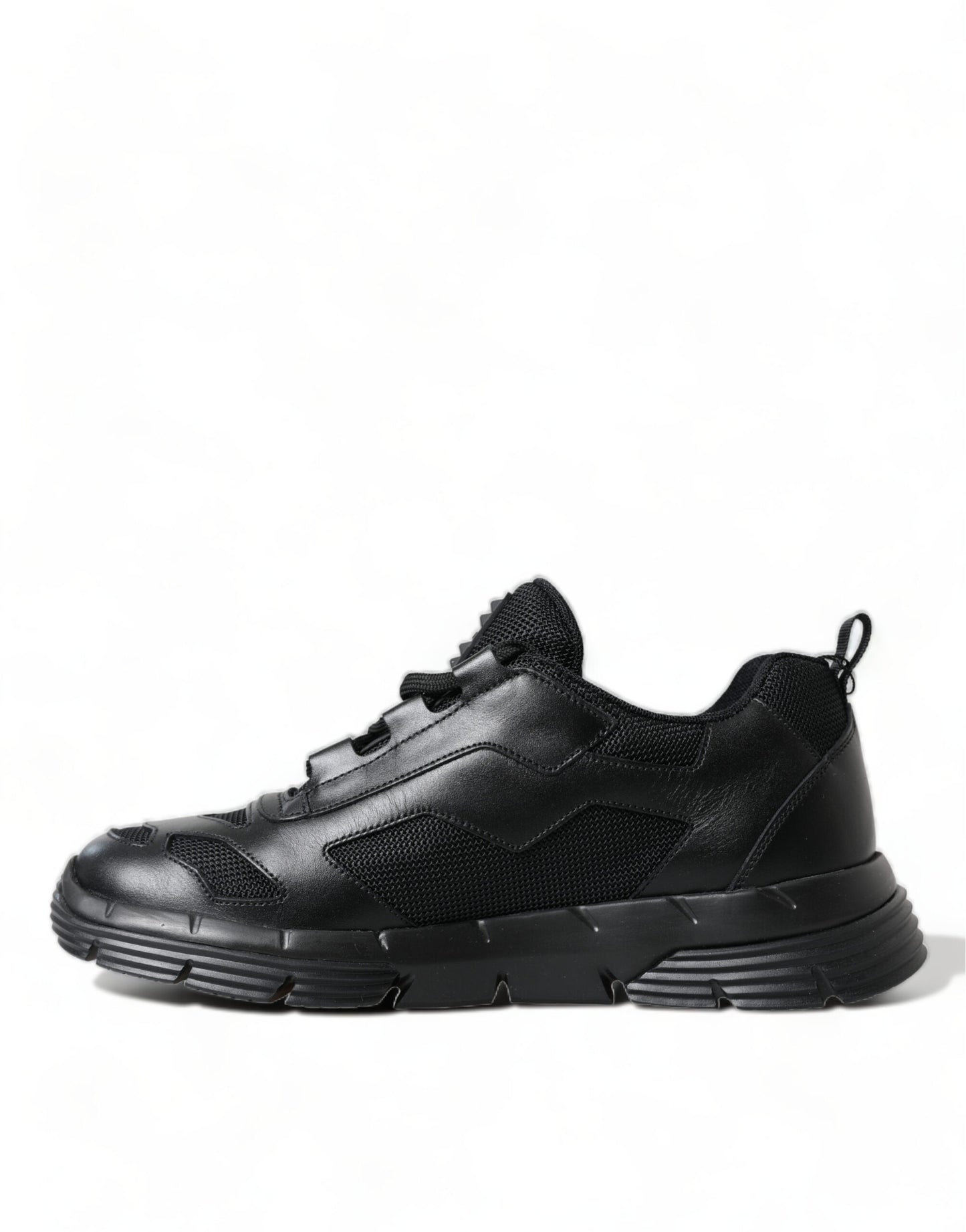 Sleek Low Top Leather Sneakers in Timeless Black