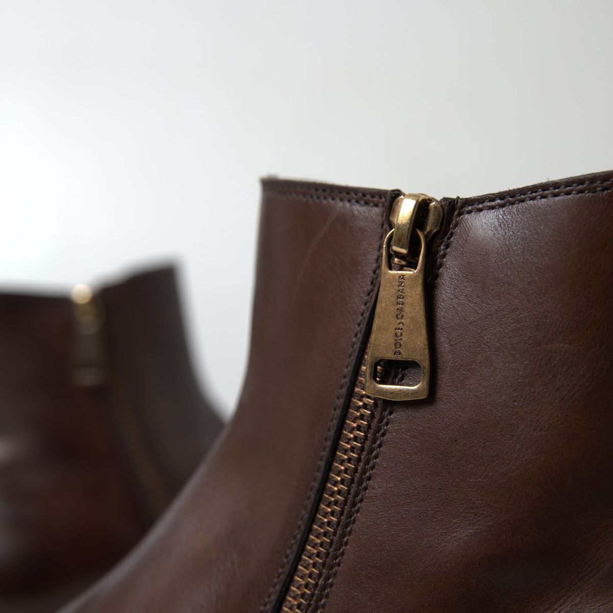 Elegant Leather Chelsea Boots