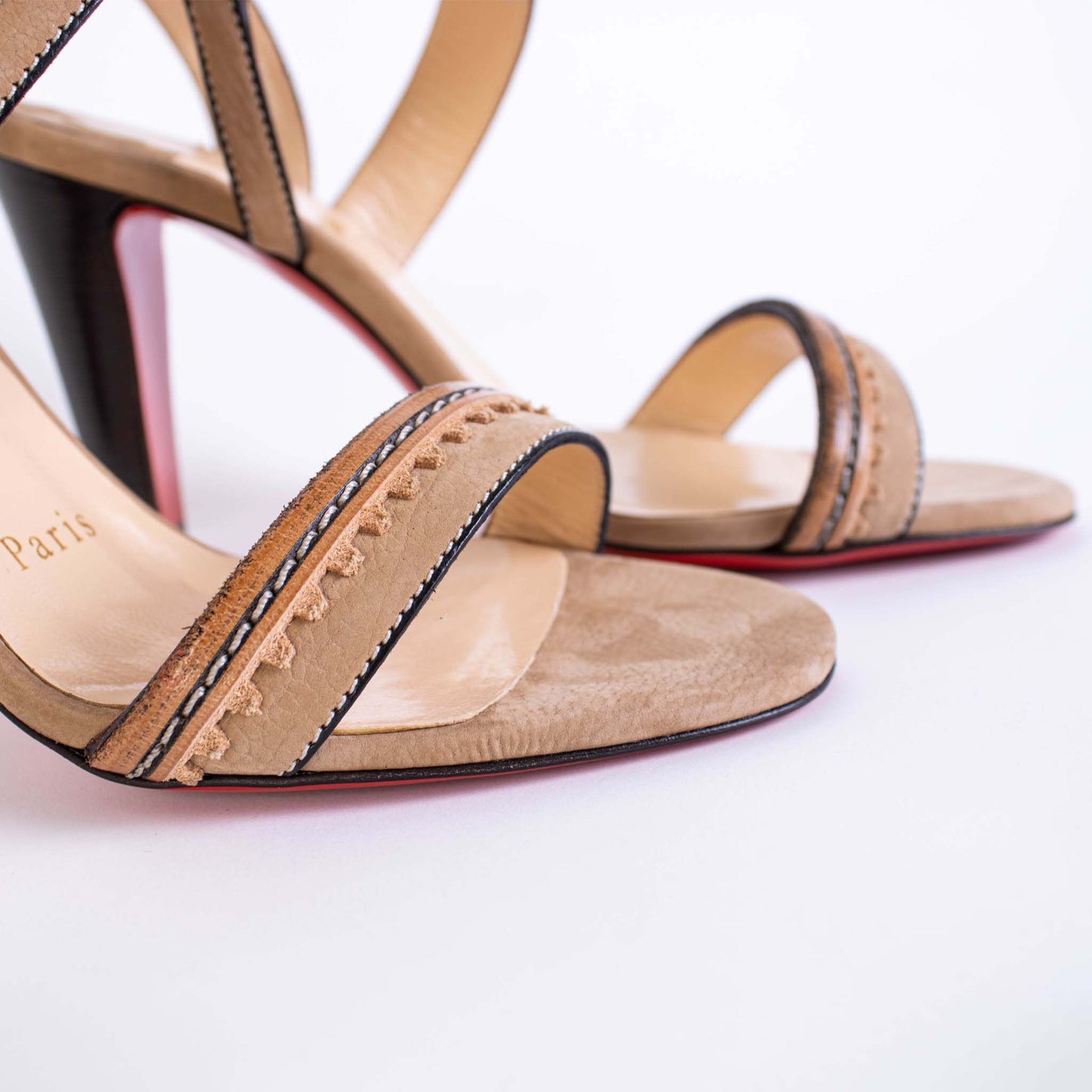 Elegant Suede Sandals with Leather Details