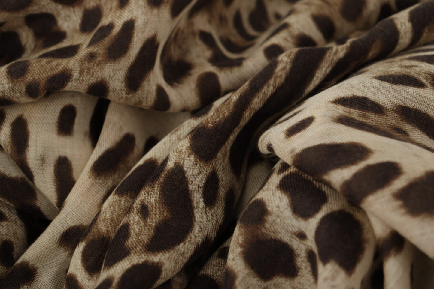 Elegant Leopard Print Cashmere Scarf