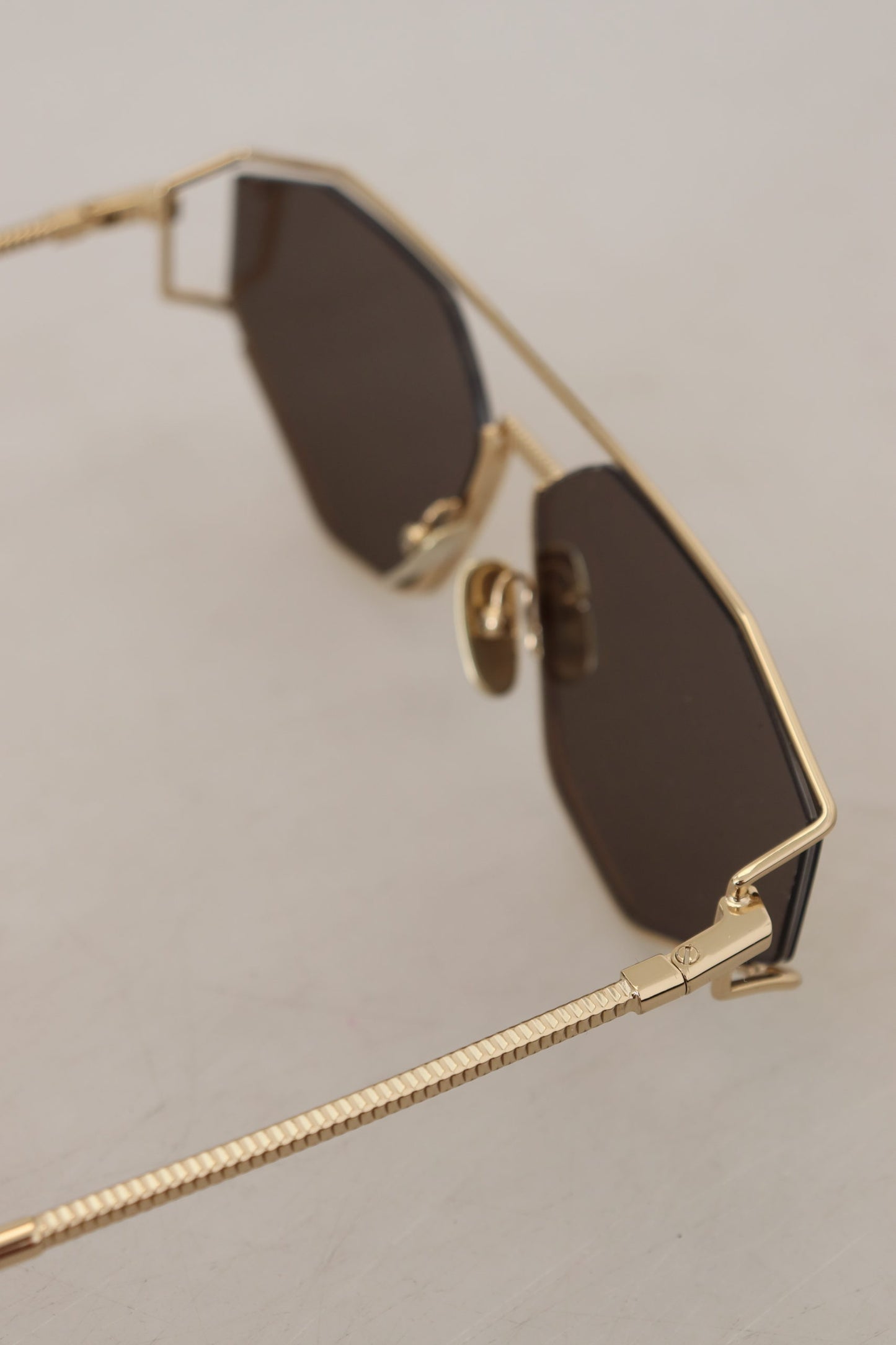 Elegant Gold Frame Sunglasses with UV Protection