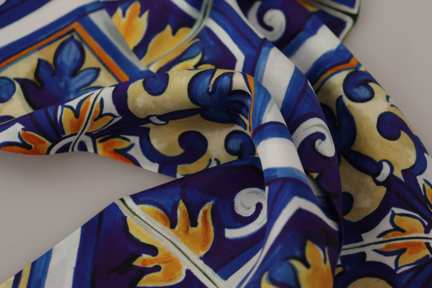 Elegant Silk Majolica Patterned Men's Scarf