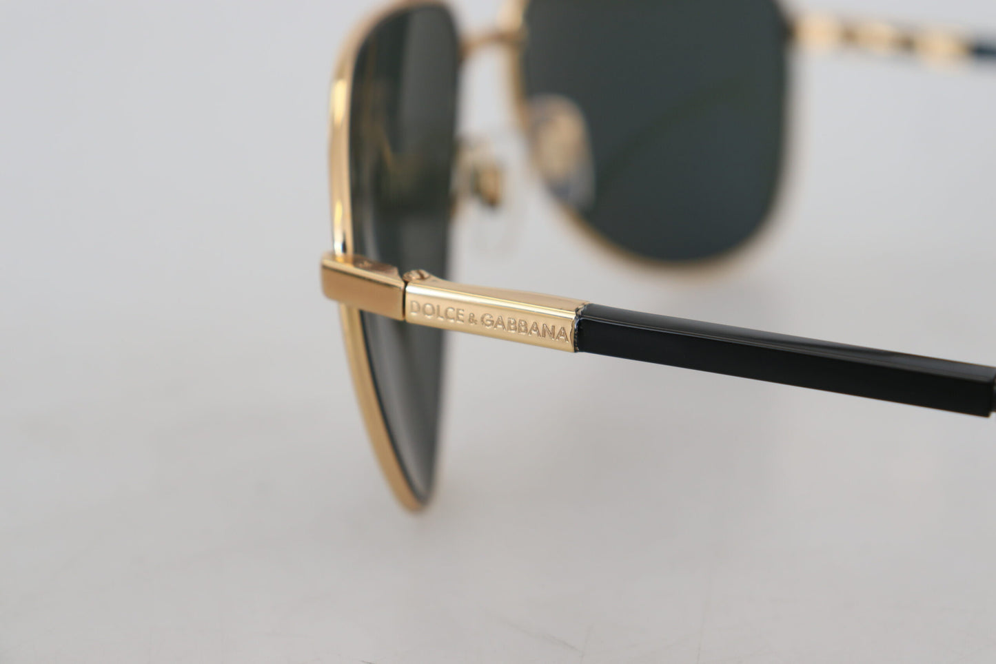 Golden Aviator Elegance Sunglasses