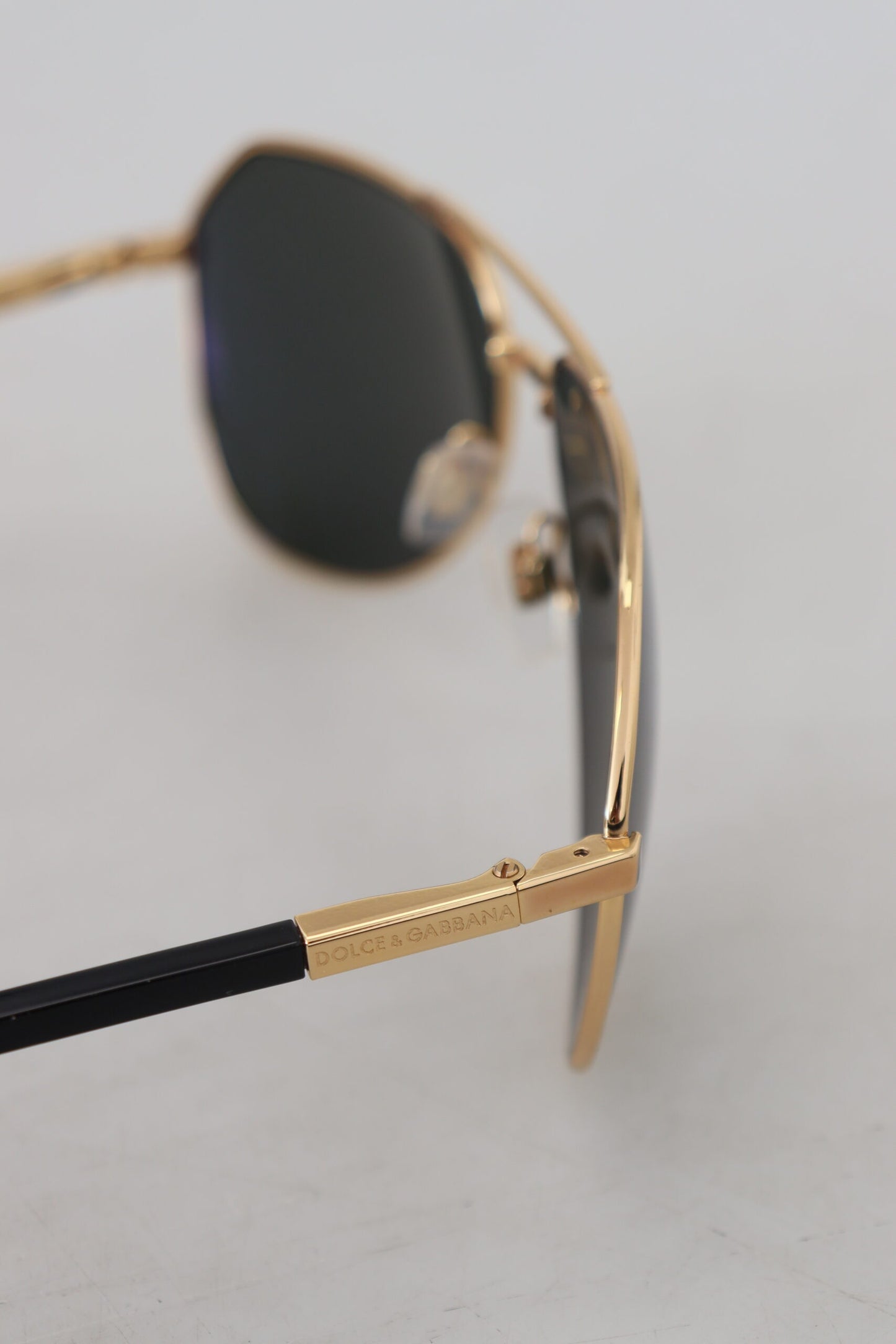 Golden Aviator Elegance Sunglasses