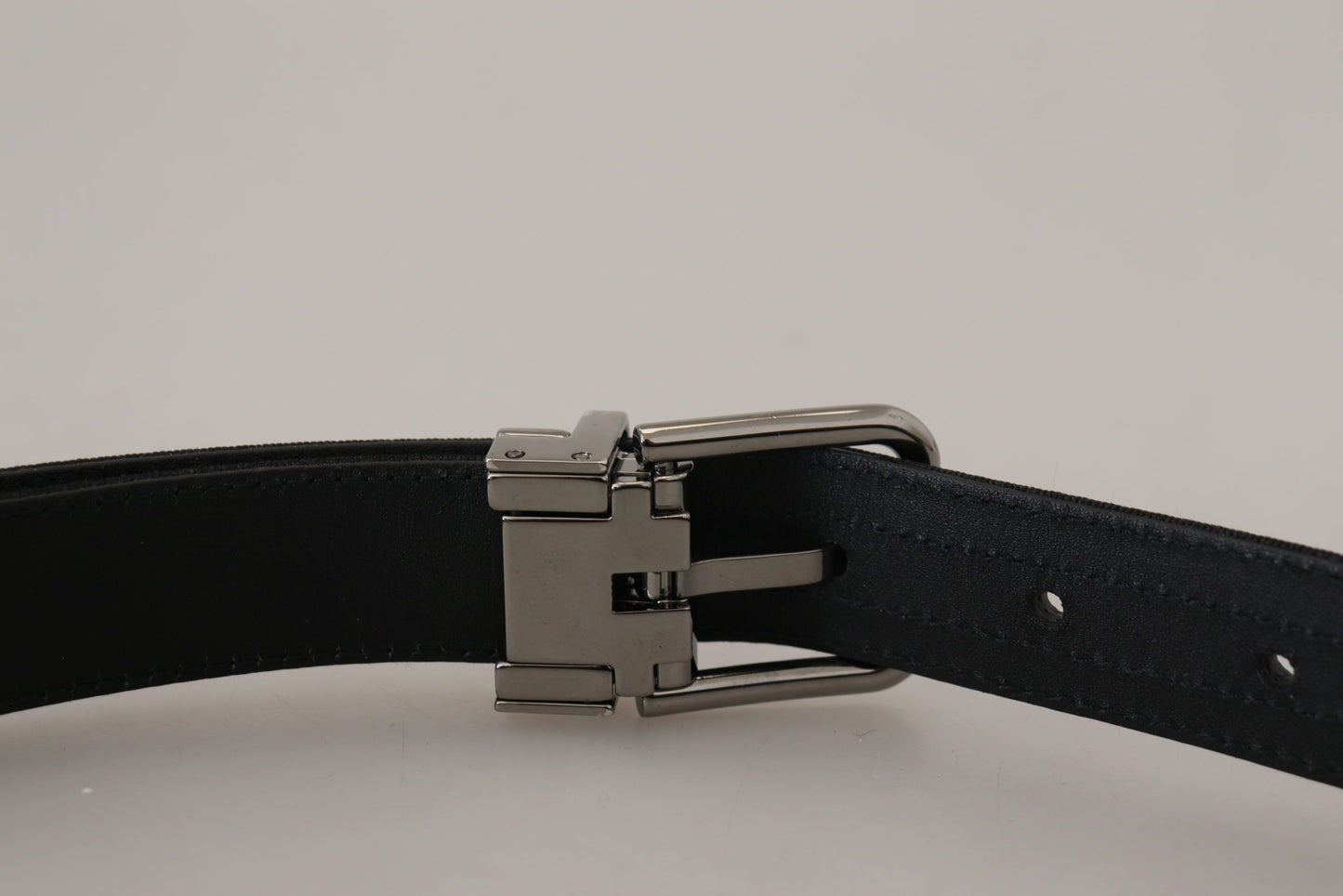 Elegant Black Leather Belt with Metal Buckle