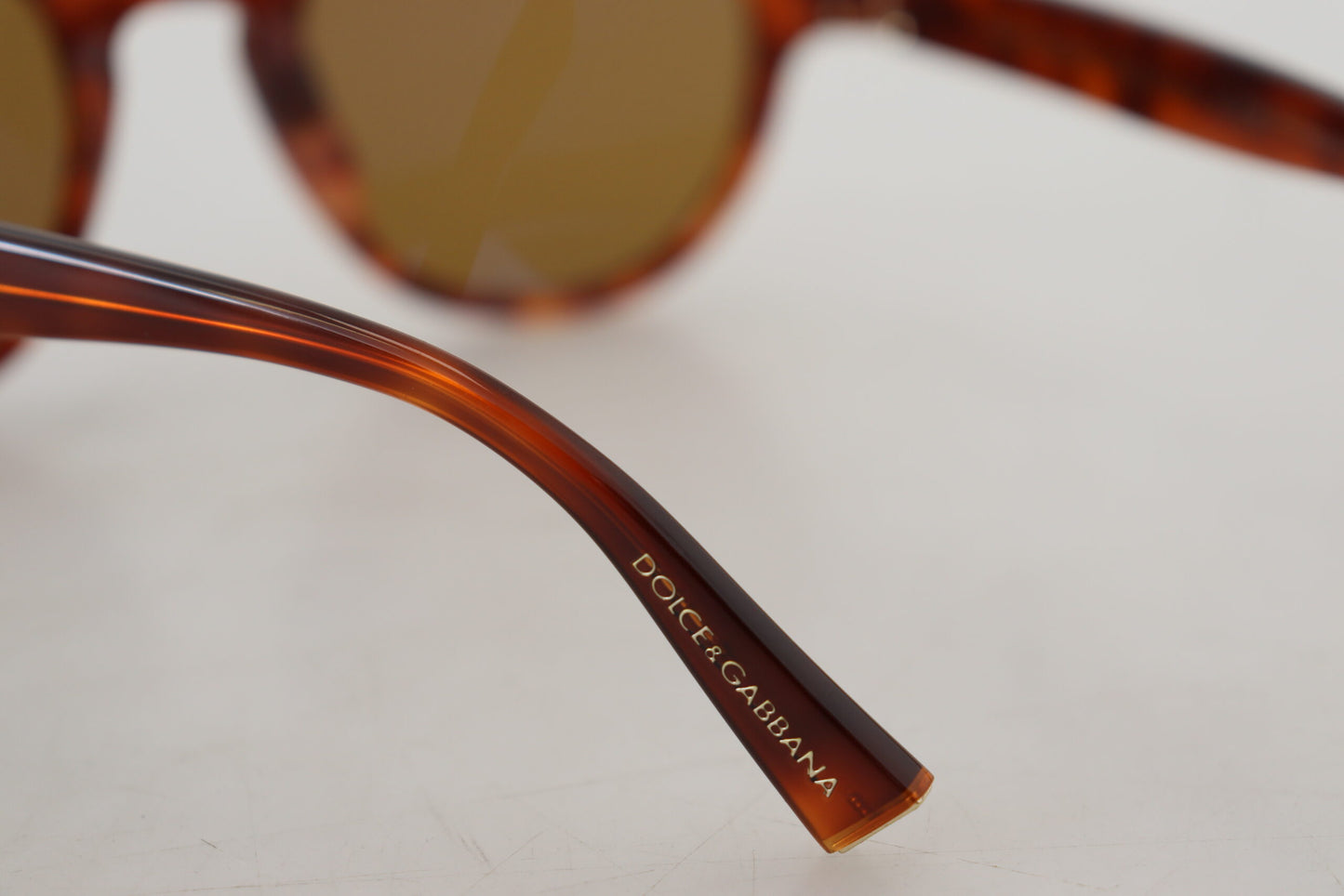 Chic Brown Wayfarer Sunglasses