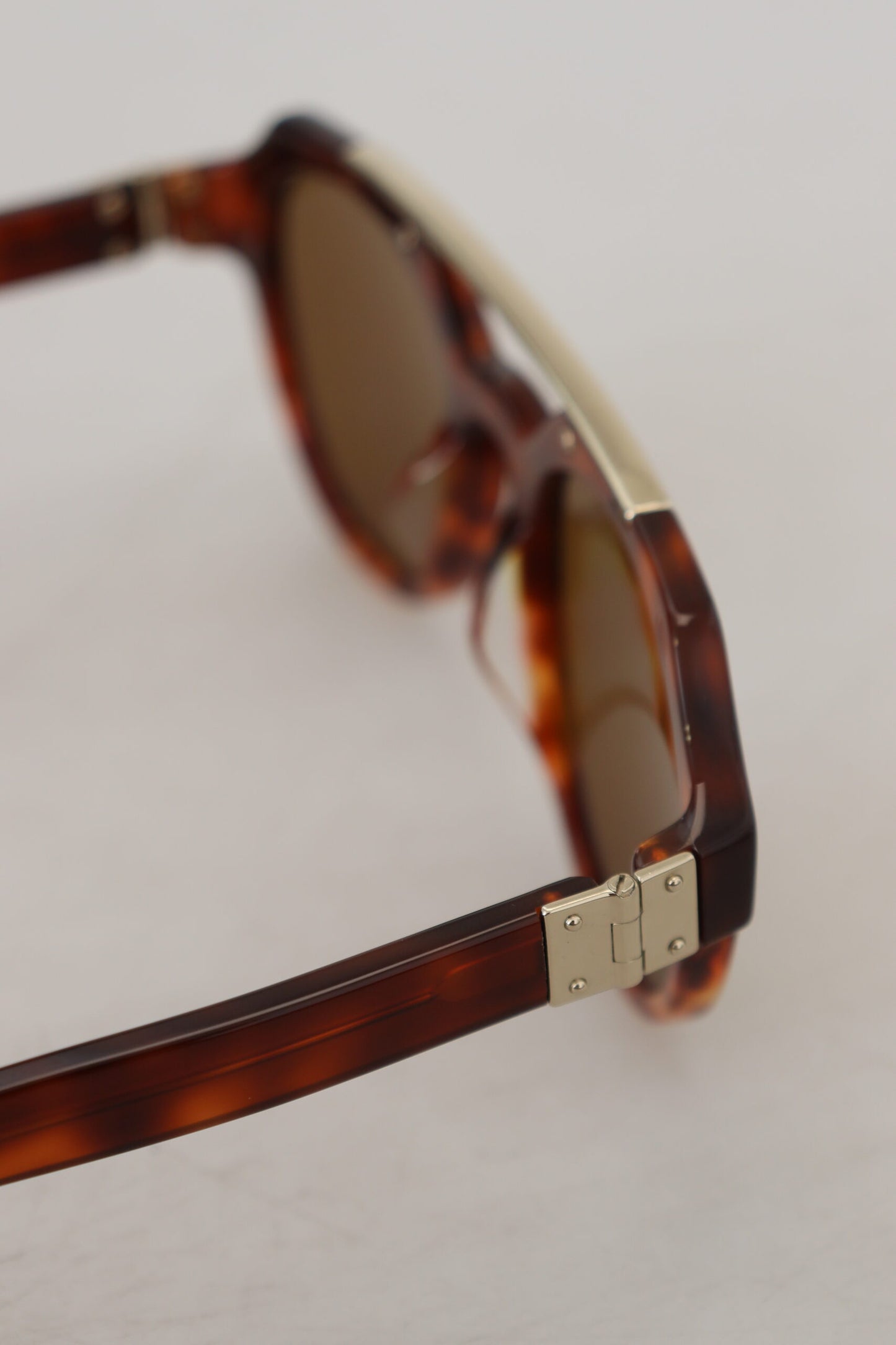 Chic Brown Wayfarer Sunglasses