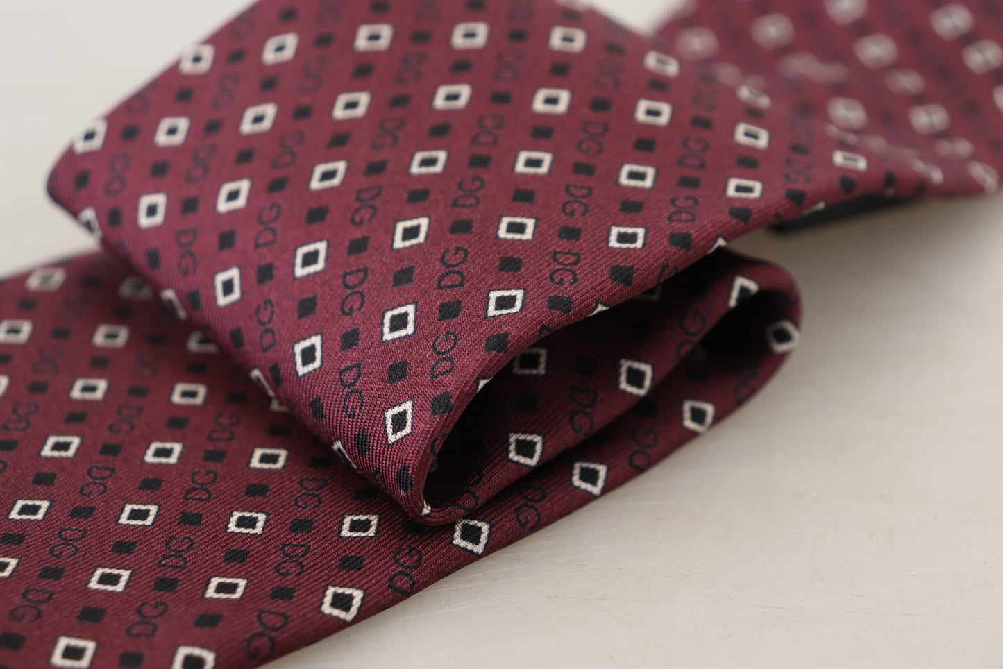 Elegant Maroon Silk Patterned Men's Tie