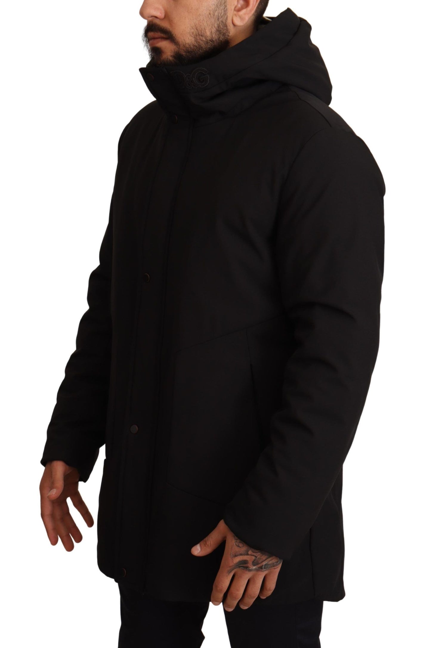 Sleek Black Lightweight Hooded Windbreaker