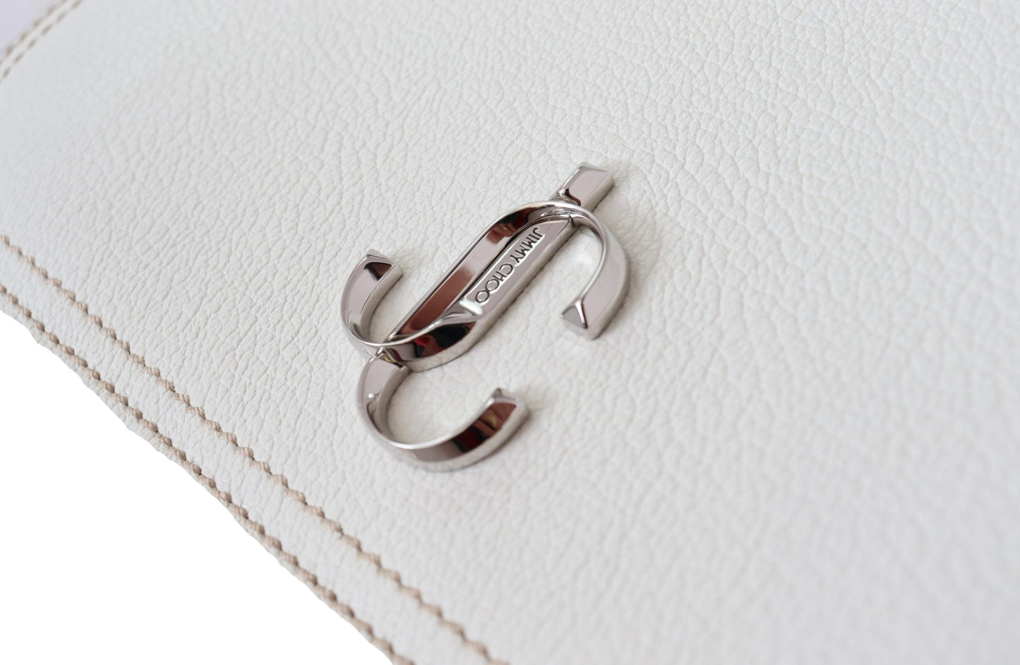 Chic White Leather Shoulder Bag with Magnetic Closure