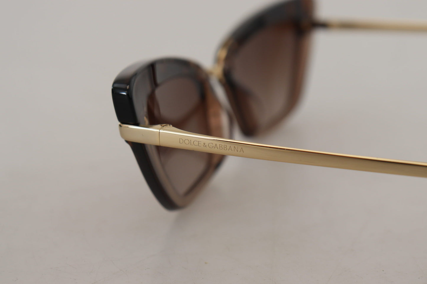 Elegant Cat Eye Sunglasses in Brown & Gold