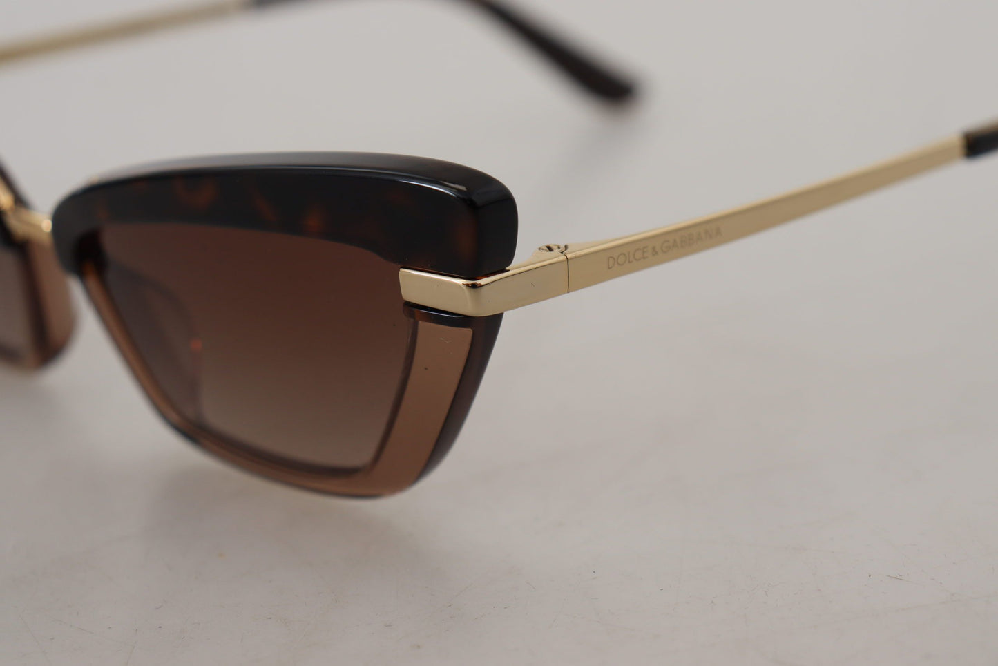 Elegant Cat Eye Sunglasses in Brown & Gold