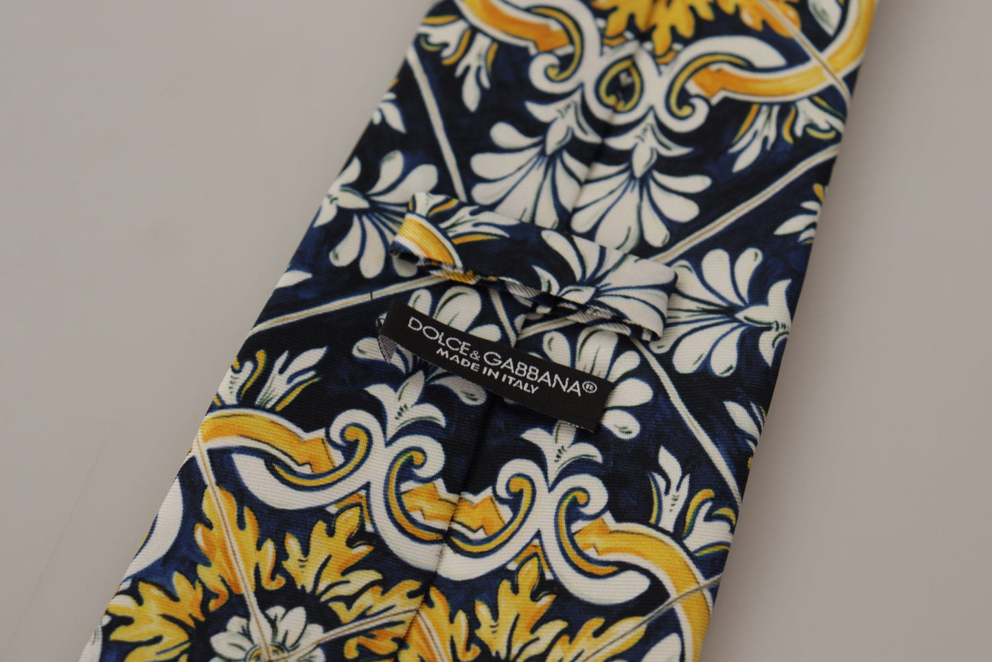 Elegant Majolica Silk Tie