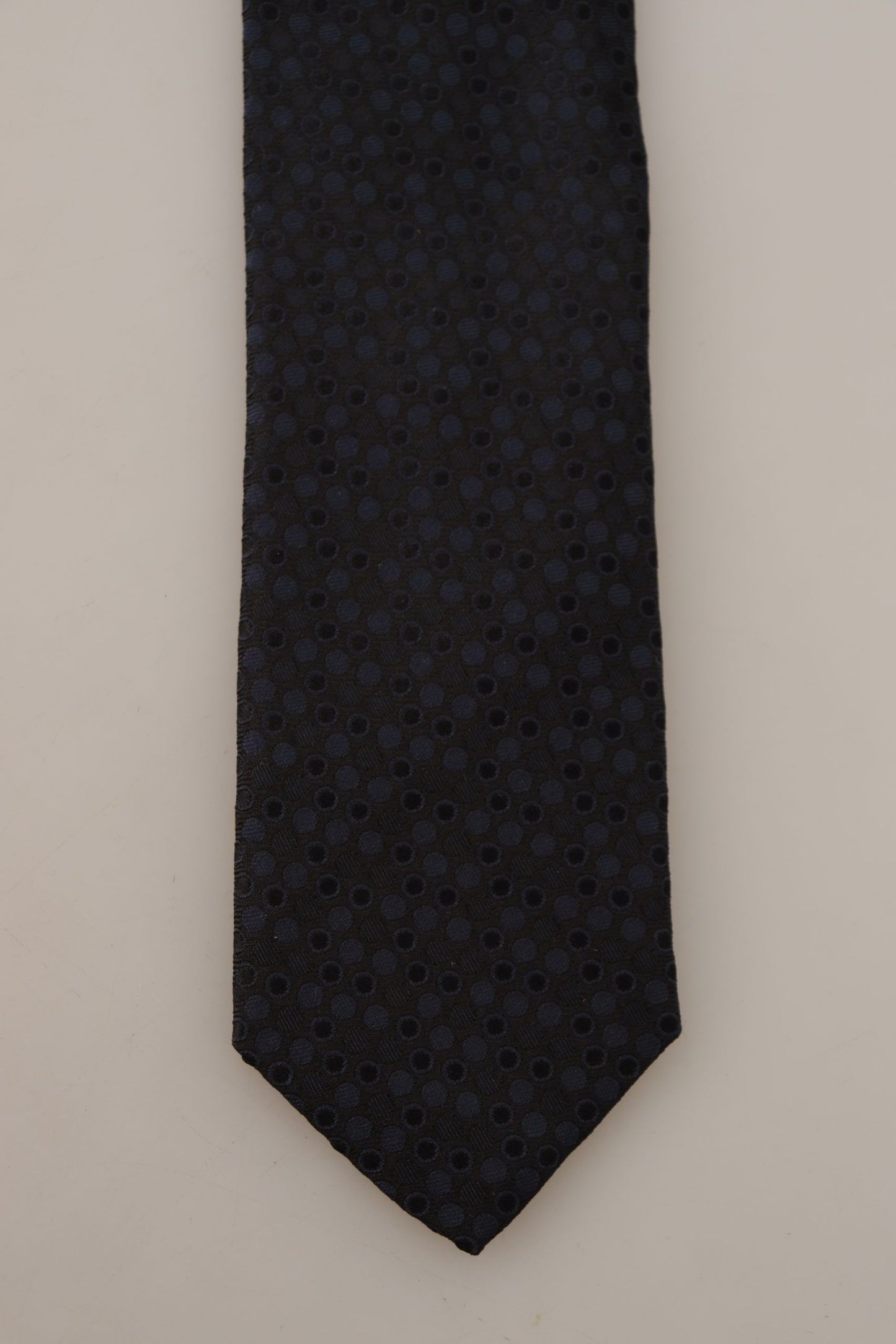 Elegant Silk Men's Tie in Classic Black