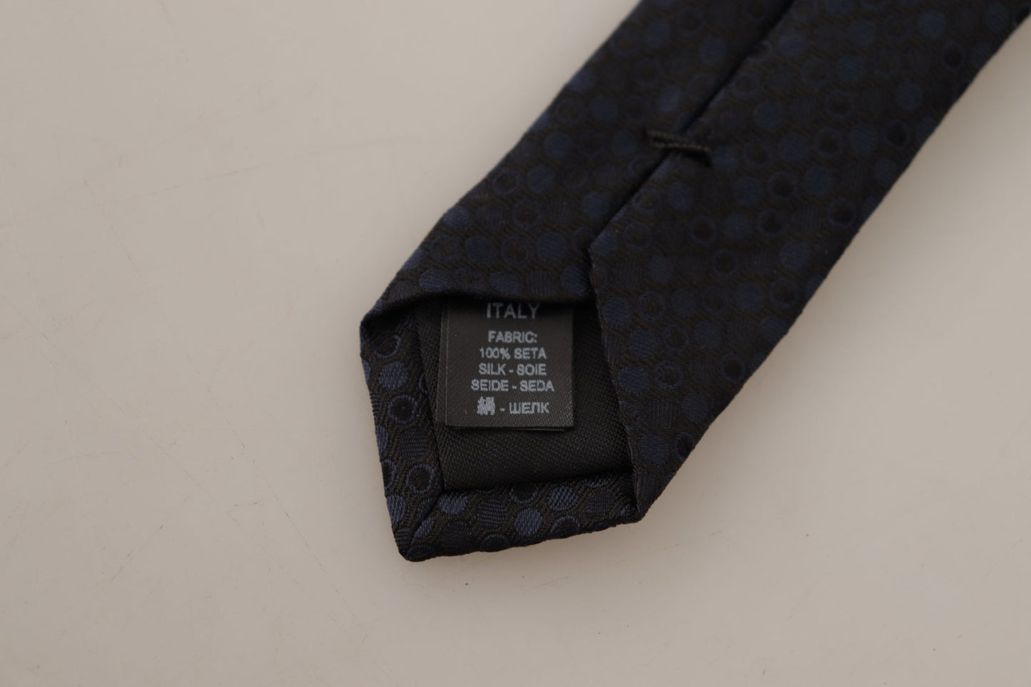 Elegant Silk Men's Tie in Classic Black