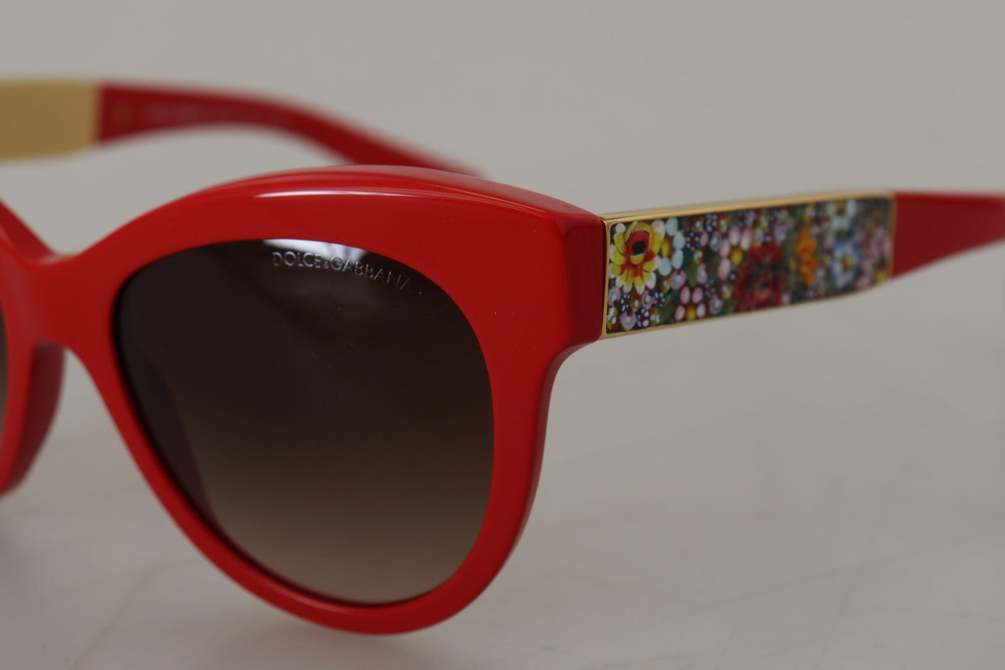 Elegant Red Mosaico Cat-Eye Sunglasses