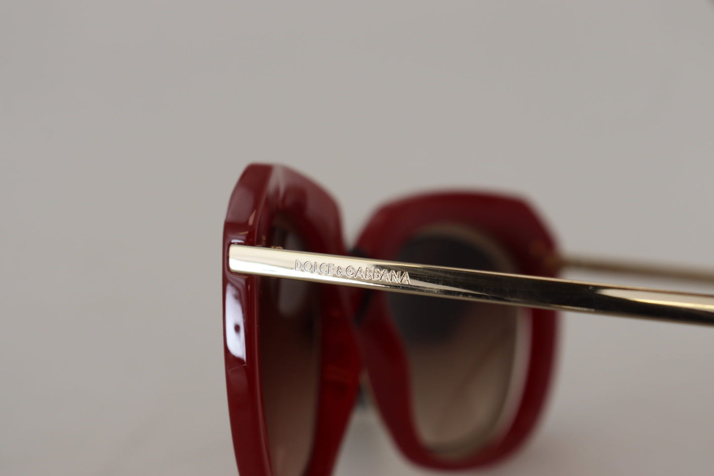 Elegant Red Gold-Plated Women's Sunglasses