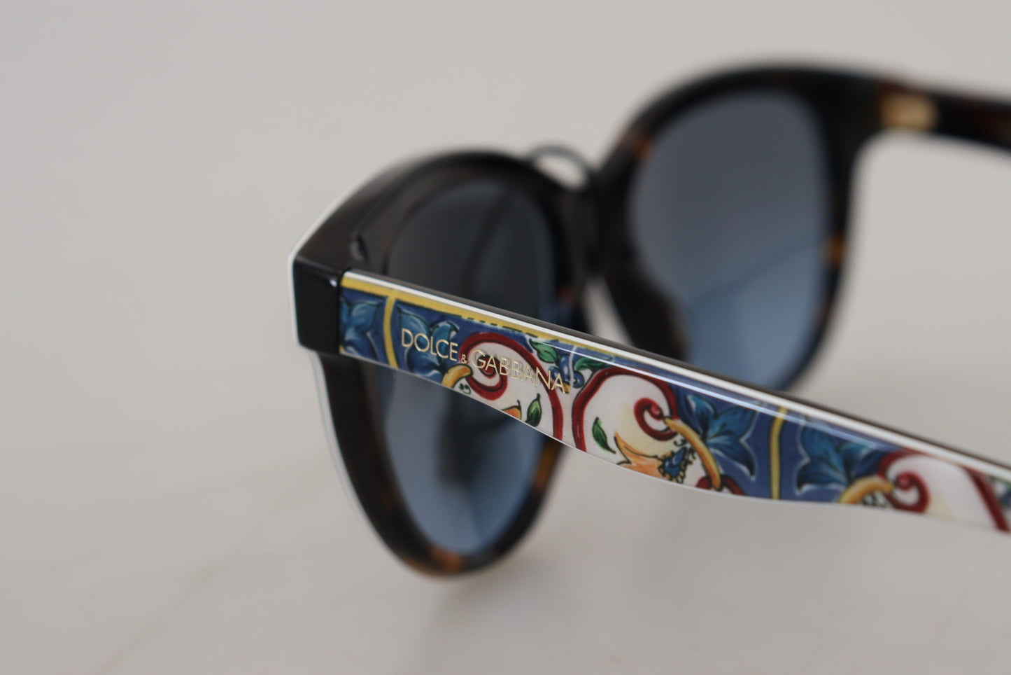 Elegant Round Majolica Print Sunglasses