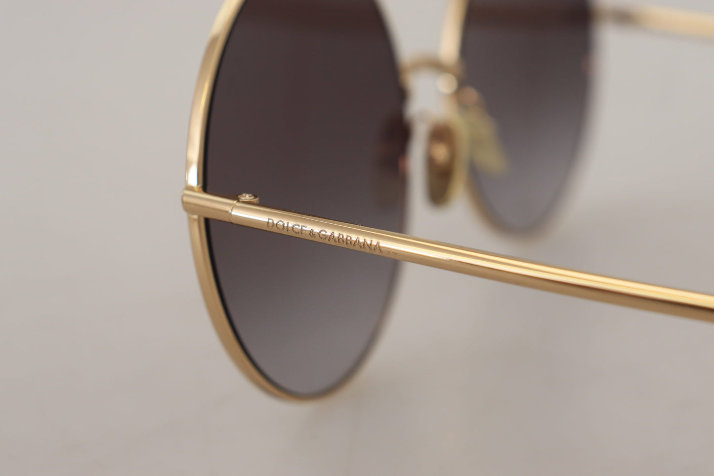 Elegant Black Gold Gradient Sunglasses