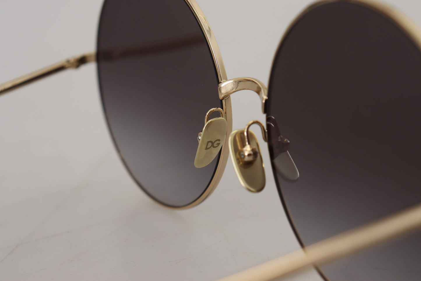 Elegant Black Gold Gradient Sunglasses