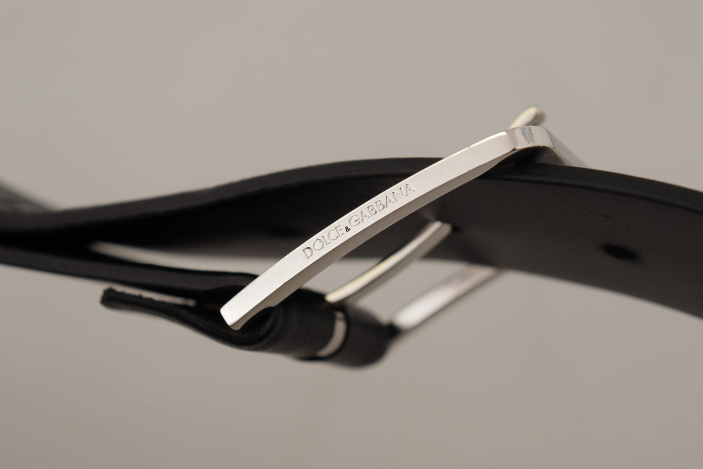 Elegant Black Leather Belt - Timeless Accessory