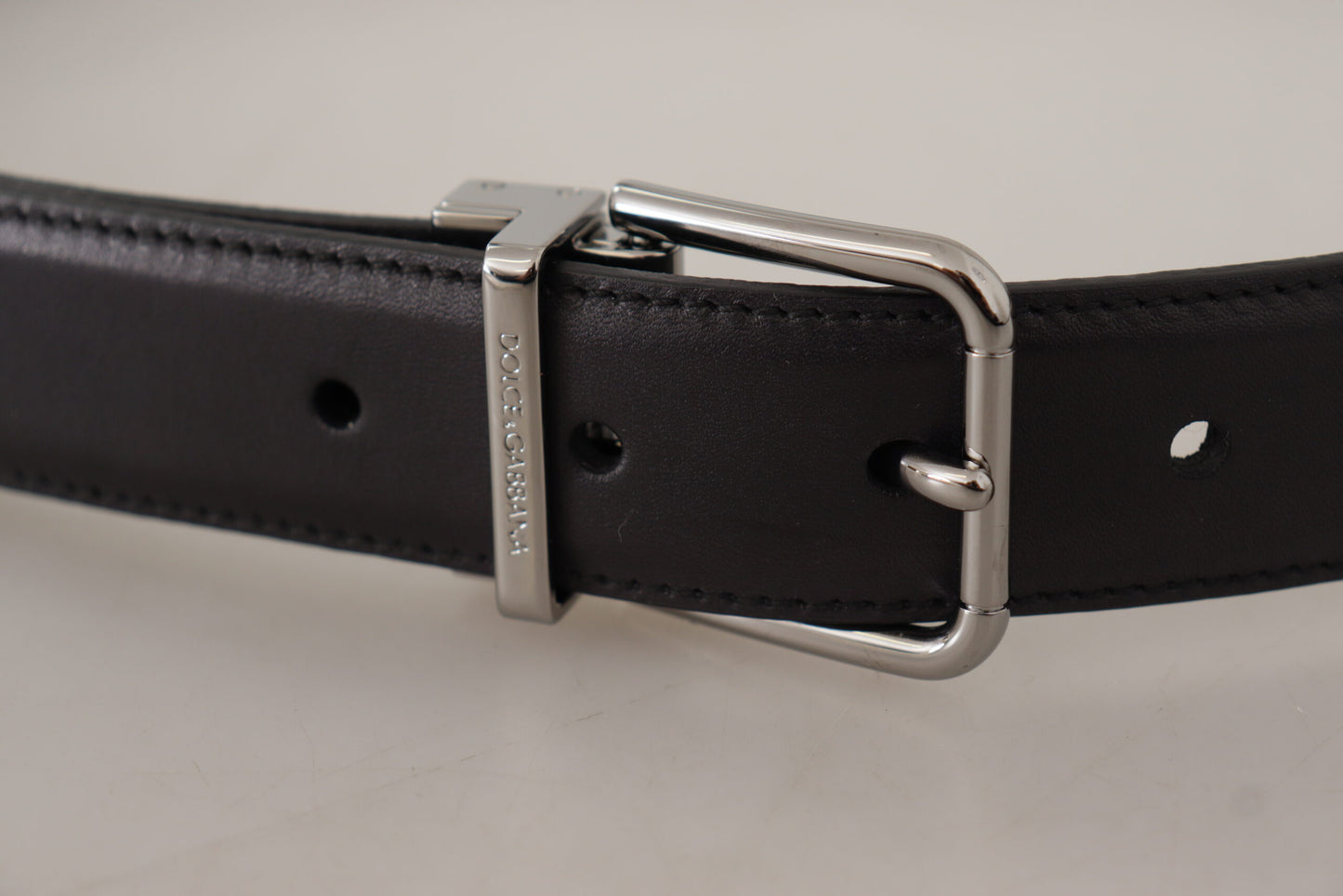 Elegant Black Leather Belt with Metal Buckle