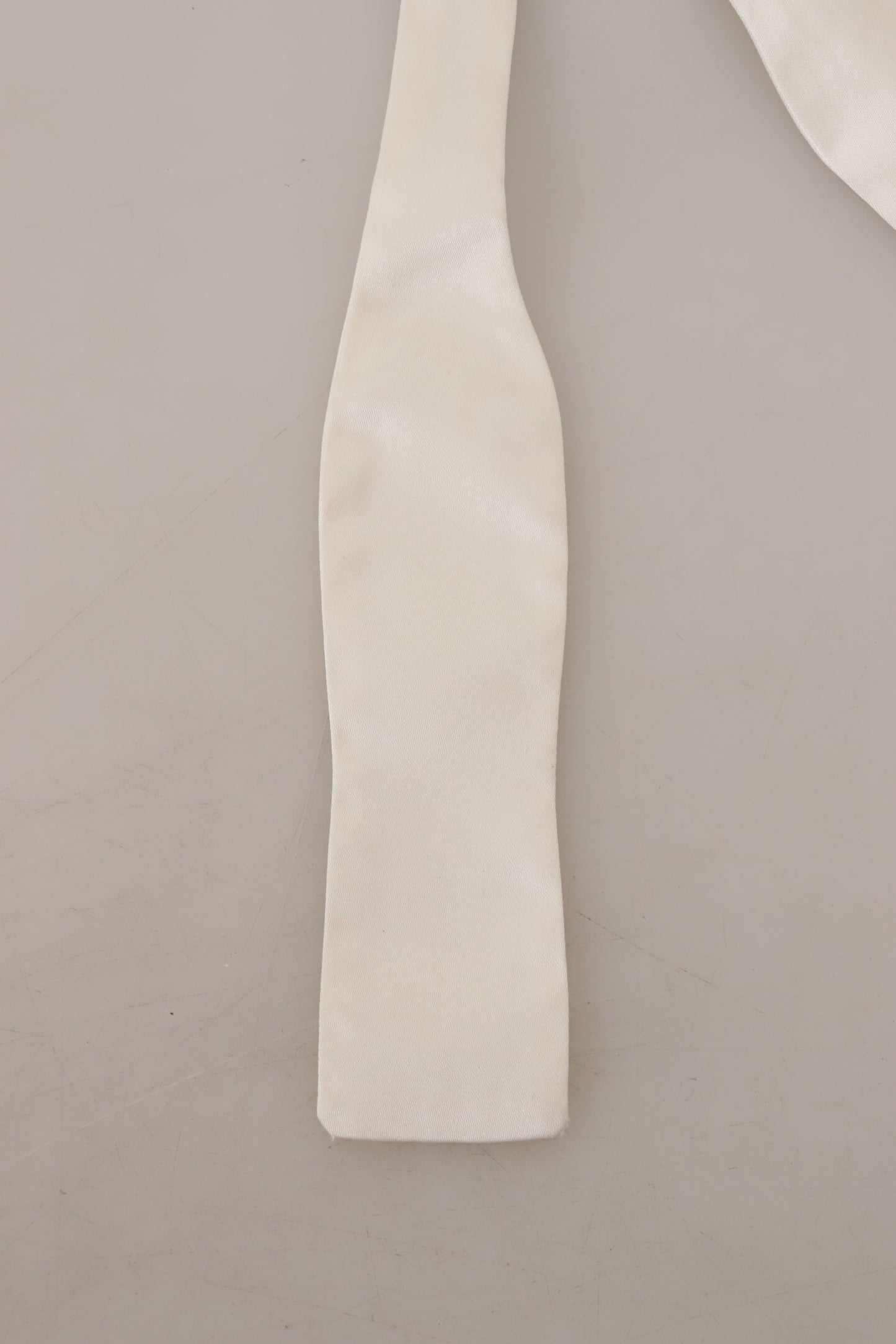 Elegant Silk Bow Tie in Classic White