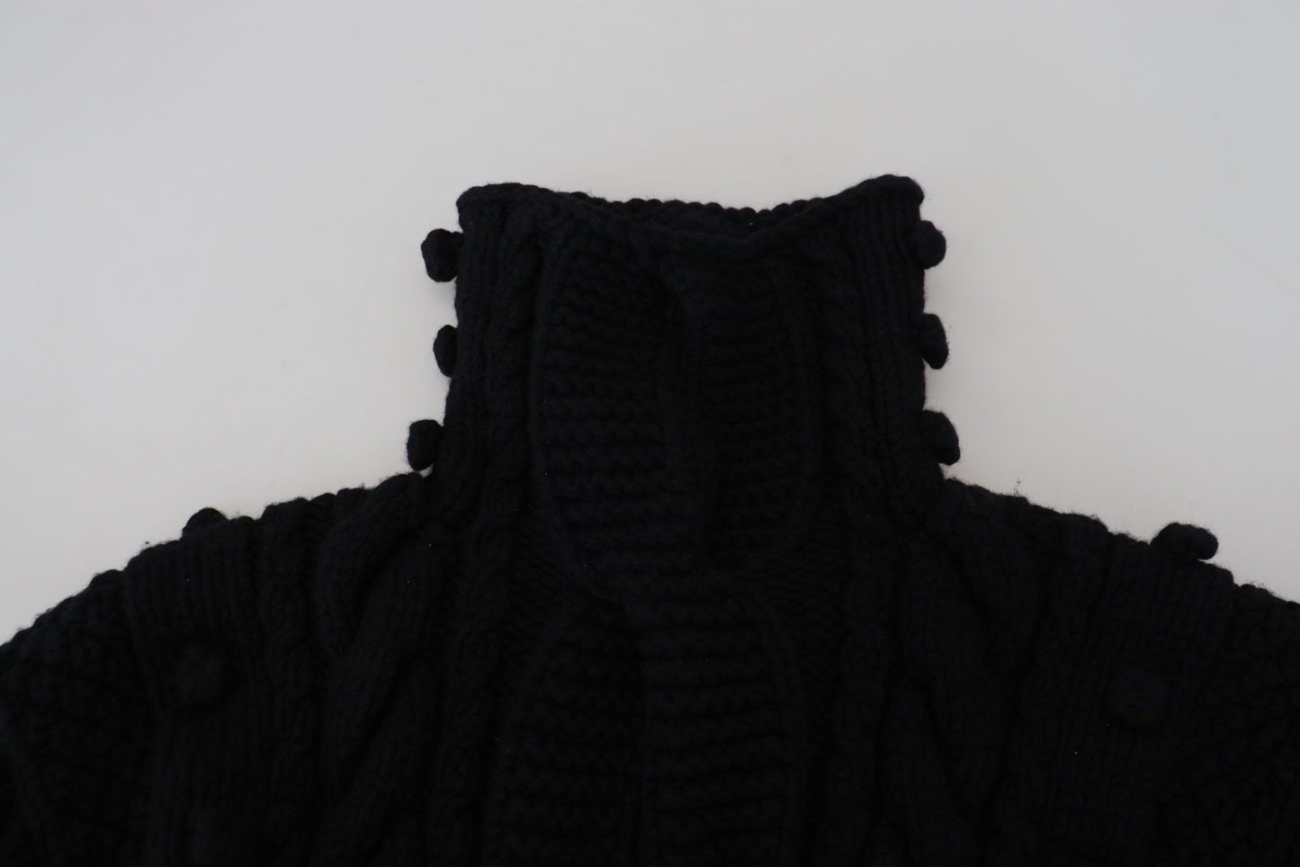 Elegant Black Cashmere Turtleneck Sweater