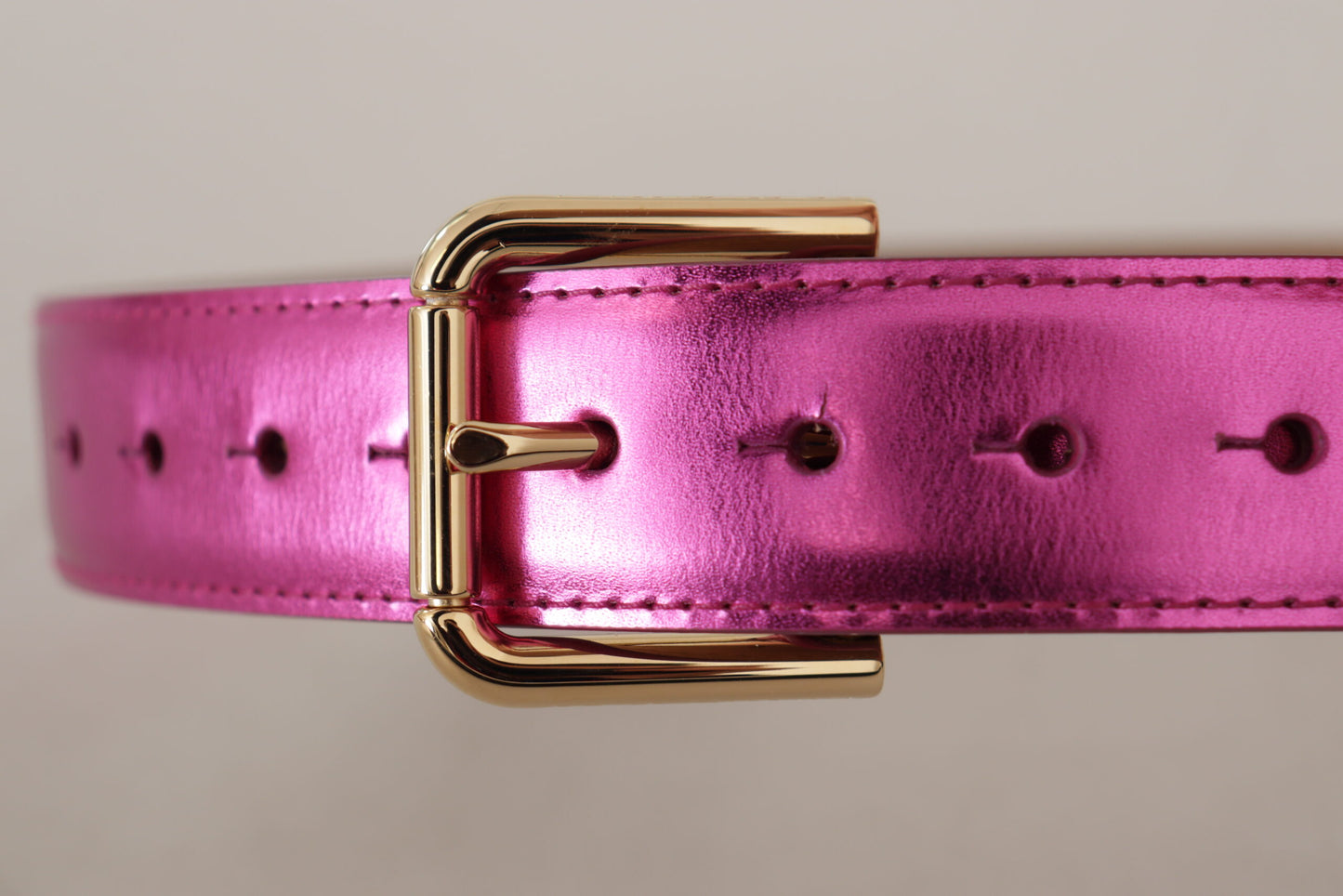 Chic Pink Leather Logo Buckle Belt