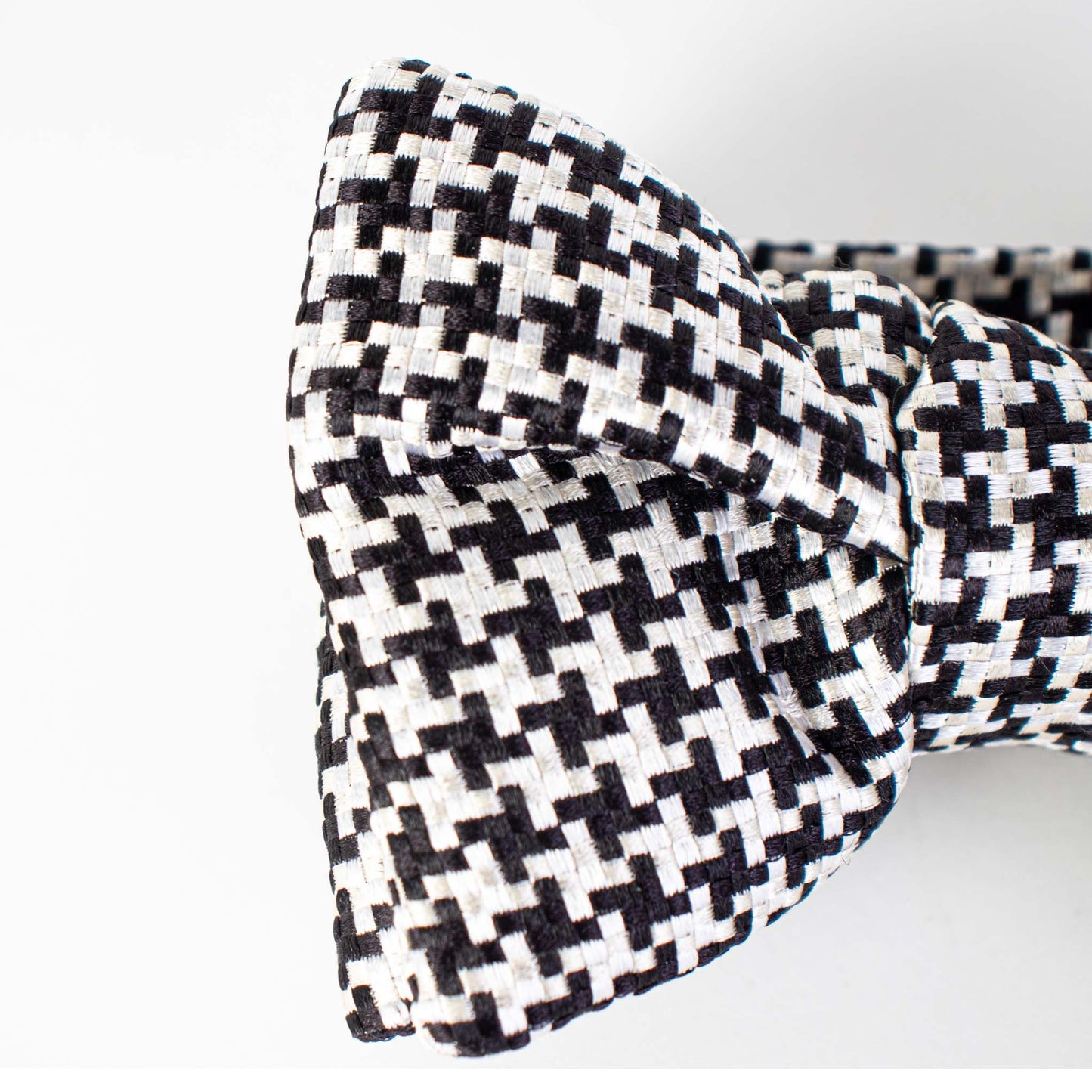 Elegant Houndstooth Silk Bow Tie