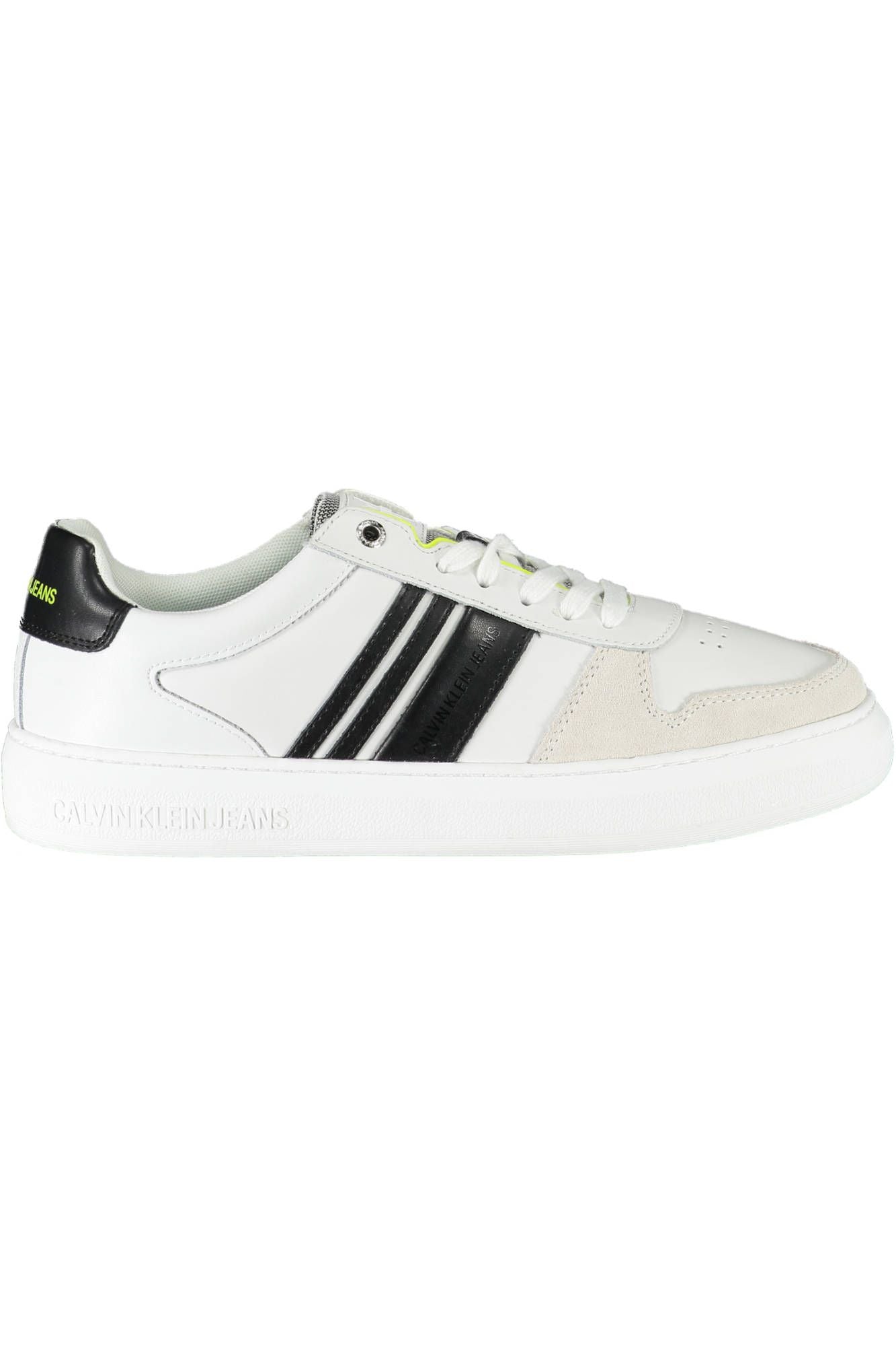 Sleek White Sports Sneakers with Contrasting Accents