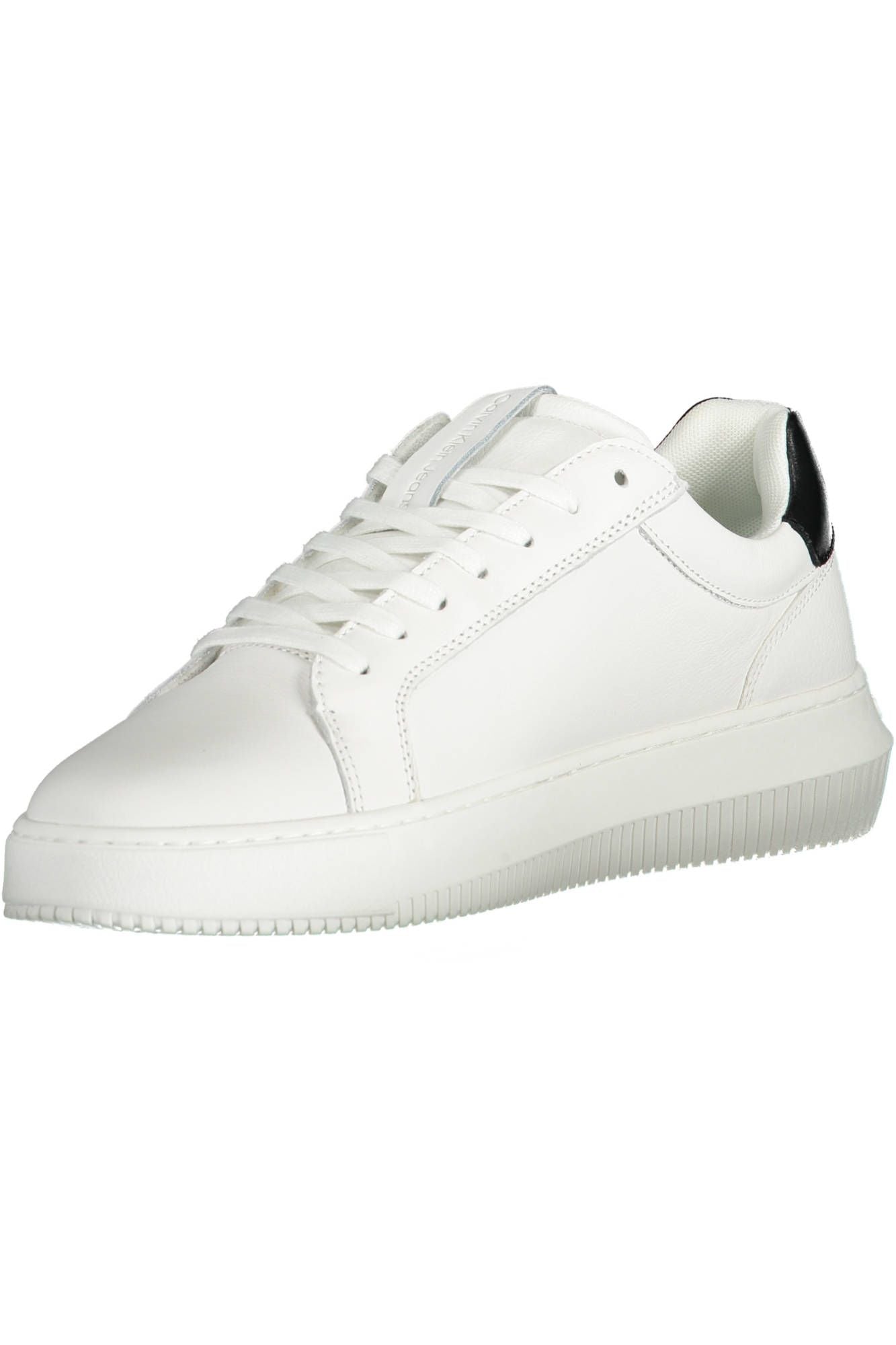 Eco-Conscious White Sneakers with Sporty Elegance