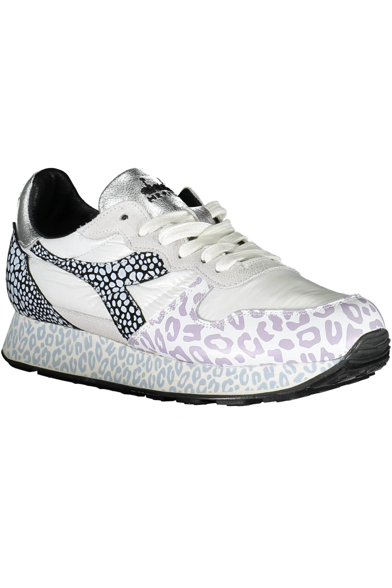 Chic White Lace-Up Sports Sneakers with Contrast Sole