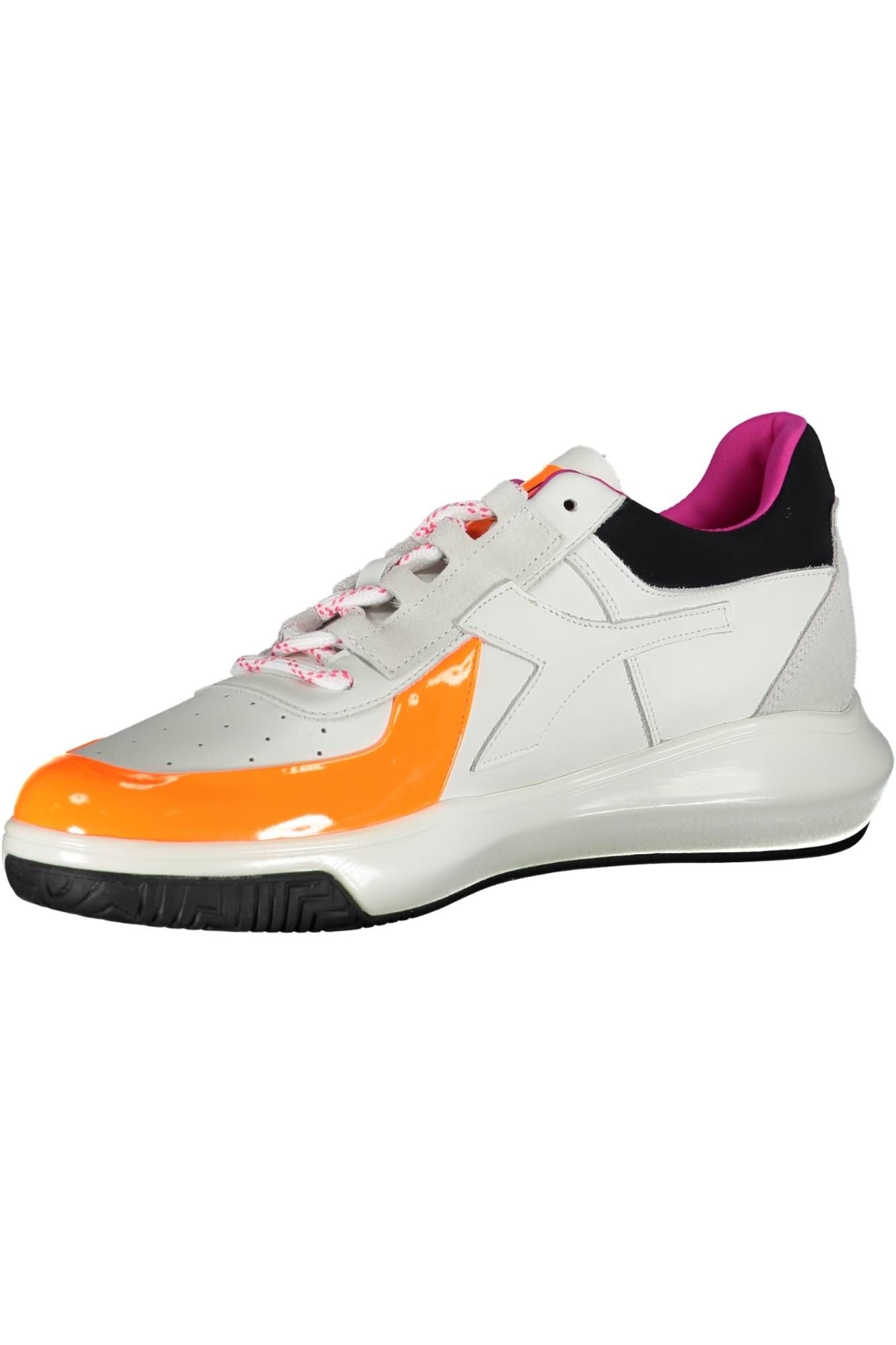 Sleek White Sneakers with Contrasting Details
