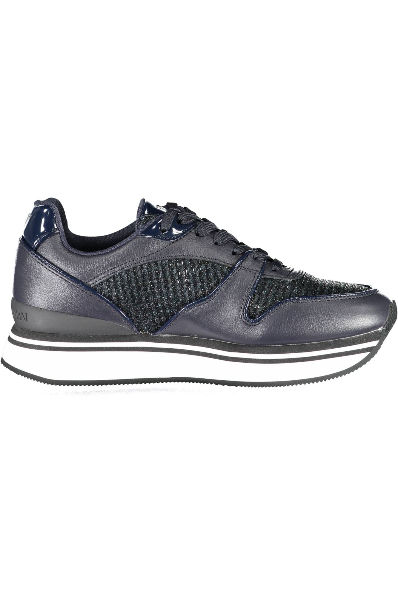 Elegant Sports Sneakers with Contrasting Details