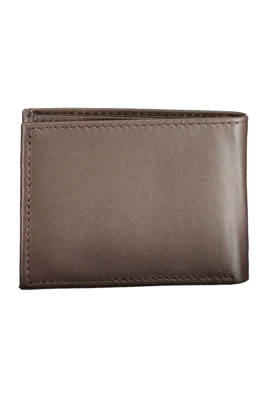 Elegant Leather Wallet with Logo Detail