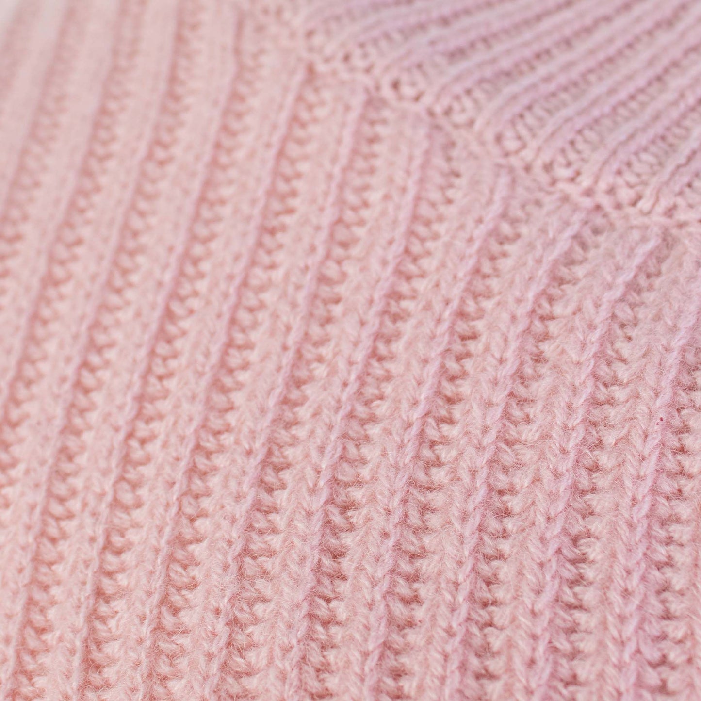 Chic Pink Ribbed Cashmere Sweater